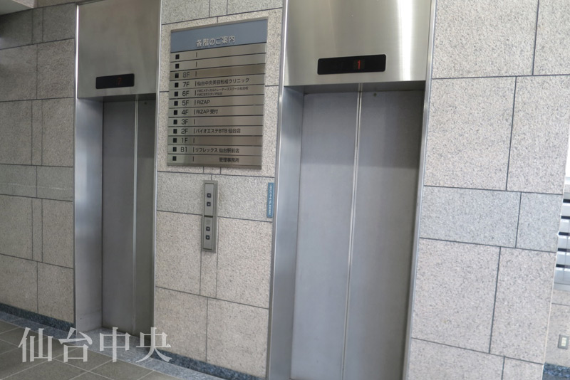 仙台中央クリニックの入るビルのエレベーター
